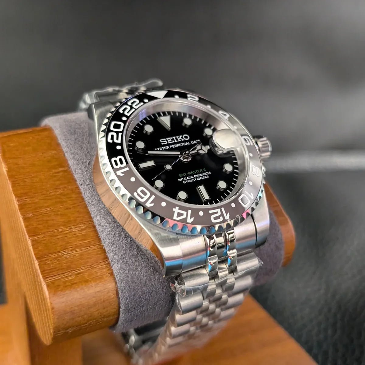 Seiko Mod GMT | Bruce Wayne - TWTwatches